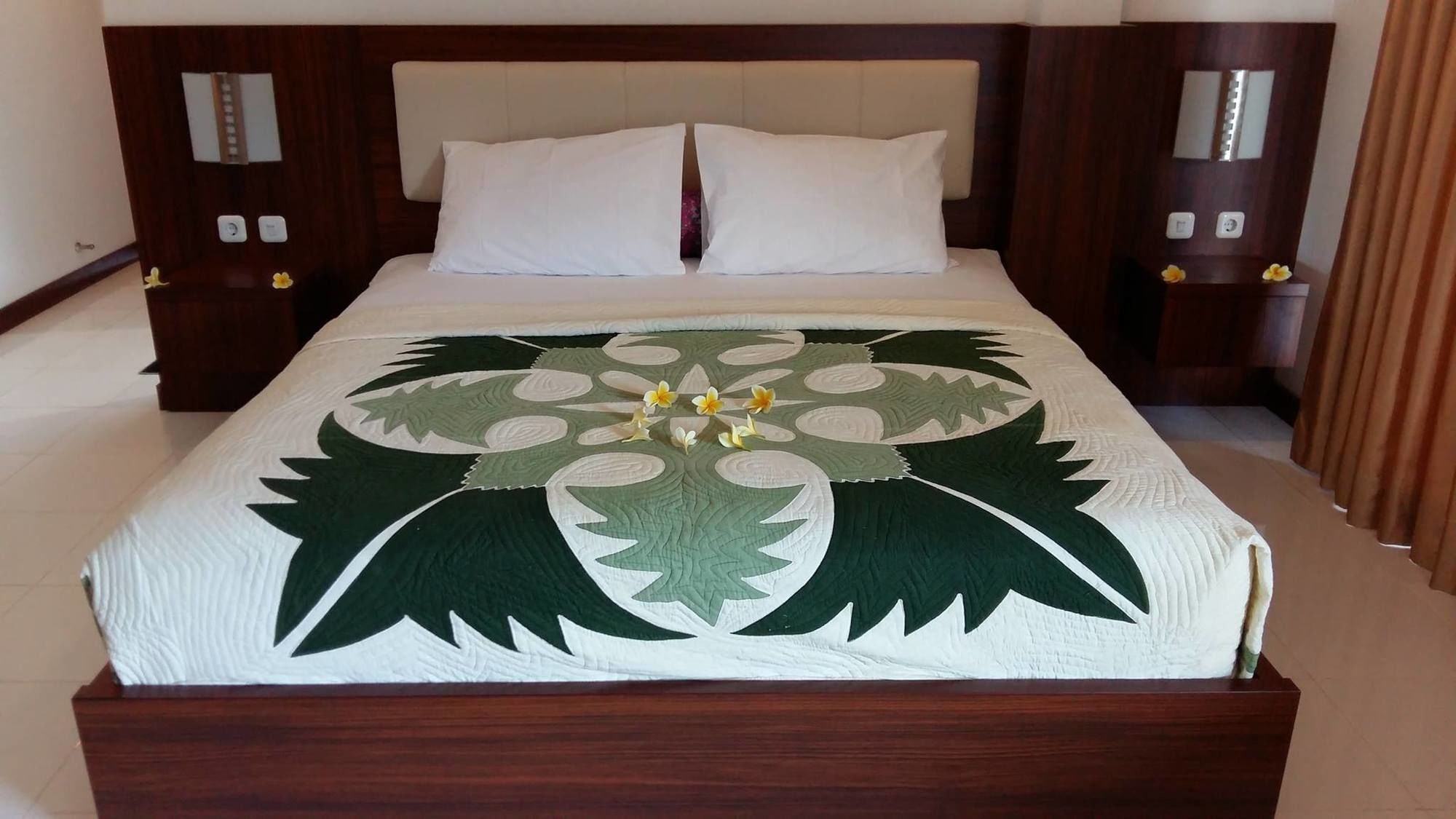 Friends Beach Hotel Kuta  Zewnętrze zdjęcie