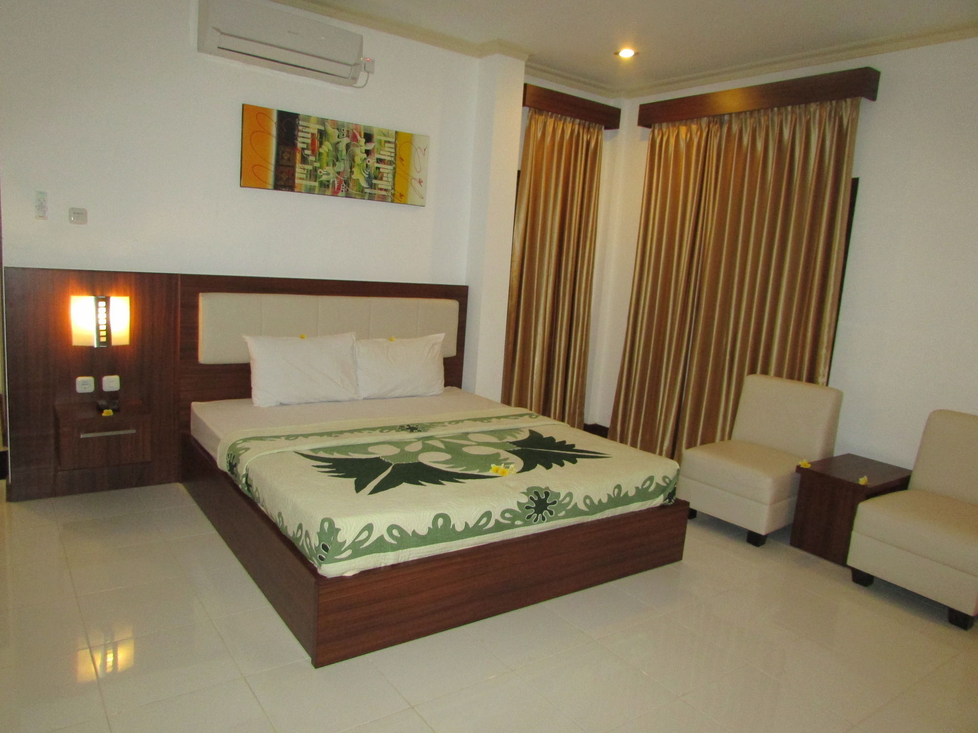 Friends Beach Hotel Kuta  Zewnętrze zdjęcie